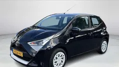 Gebruikt 2020 Toyota Aygo X-play Hatchback | € 11.950 (Eerlijke prijs)