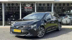 Zwart, metallic lak Gebruikt 2020 Toyota Corolla Business Edition Stationwagen | € 19.900 (Eerlijke prijs)