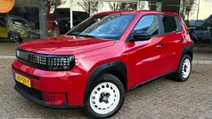 Rood Nieuw 2025 Fiat Grande Panda Red Hatchback | € 23.400 (Super prijs)