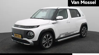 Wit Occasion 2025 Hyundai Inster Hatchback | € 24.940 (Eerlijke prijs)