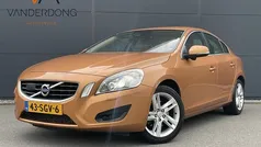 Oranje Gebruikt 2011 Volvo S60 Momentum Sedan | € 8.945 (Eerlijke prijs)