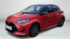 Rood Gebruikt 2021 Toyota Yaris Hybrid Executive Hatchback | € 23.950 (Eerlijke prijs)