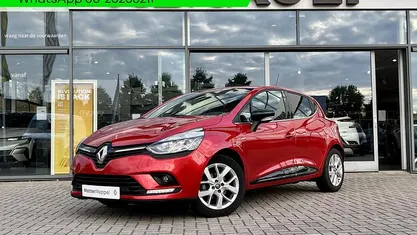 Rouge flamme nnp (rood metallic) Gebruikt 2018 Renault Clio IV LIMITED Hatchback | € 11.450 (Eerlijke prijs)