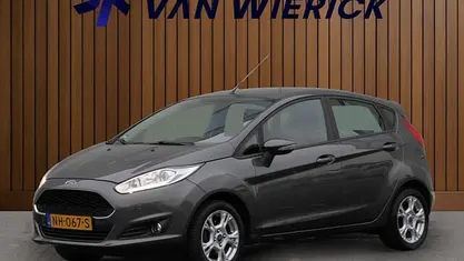 Grijs (metallic) Gebruikt 2017 Ford Fiesta Style Hatchback | € 7.445 (Eerlijke prijs)