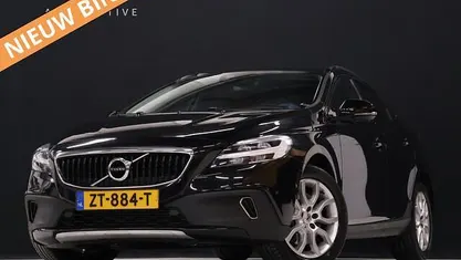 Zwart Gebruikt 2019 Volvo V40 Hatchback | € 18.440 (Eerlijke prijs)