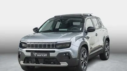 Granite grey met volcano dak (664) Nieuw 2025 Jeep Avenger Summit SUV | € 34.990 (Goede deal)