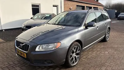Grijs Occasion 2008 Volvo V70 Momentum Stationwagen | € 8.995 (Eerlijke prijs)