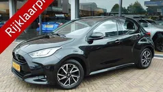 Zwart Gebruikt 2022 Toyota Yaris Hatchback | € 18.900 (Eerlijke prijs)