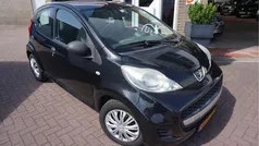 Zwart, metallic lak Gebruikt 2010 Peugeot 107 Hatchback | € 2.445 (Eerlijke prijs)