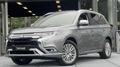 Grijs Gebruikt 2021 Mitsubishi Outlander P-HEV Intense+ SUV | € 20.245 (Eerlijke prijs)