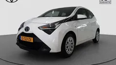 Wit Gebruikt 2020 Toyota Aygo X-play Hatchback | € 10.950 (Eerlijke prijs)
