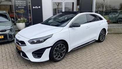 Wit Occasion 2023 Kia ProCeed GT-Line Stationwagen | € 31.145 (Eerlijke prijs)