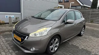 Occasion 2013 Peugeot 208 Allure Hatchback | € 2.500 (Eerlijke prijs)