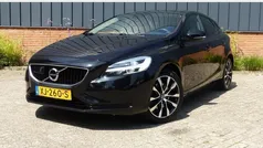 Zwart Gebruikt 2019 Volvo V40 Dynamic Stationwagen | € 17.950 (Eerlijke prijs)