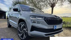 Grijs Gebruikt 2022 Skoda Karoq SportLine SUV | € 33.950 (Eerlijke prijs)