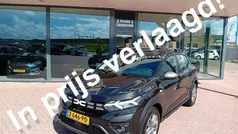 Zwart Gebruikt 2023 Dacia Sandero Expression Hatchback | € 17.950 (Goede deal)