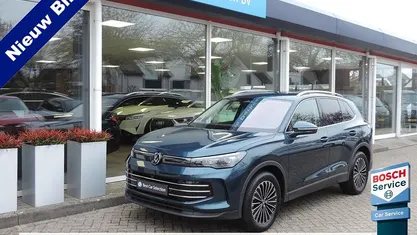 Blauw (metallic) Occasion 2024 VW Tiguan IQ Drive SUV | € 44.980 (Goede deal)