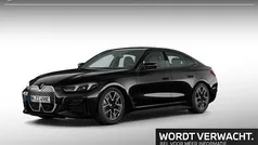 Saphirschwarz metallic (zwart metallic) Gebruikt 2025 BMW i4 M Sport Sedan | € 49.895 (Goede deal)