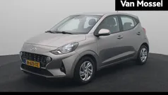 Brass pareleffect Gebruikt 2022 Hyundai i10 Comfort Hatchback | € 12.940 (Eerlijke prijs)