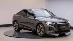 Grijs, metallic lak Gebruikt 2023 Audi Q8 e-tron Competition SUV | € 69.950 (Eerlijke prijs)