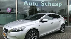 Grijs, metallic lak Gebruikt 2016 Volvo V40 Ocean Race Stationwagen | € 15.900 (Eerlijke prijs)