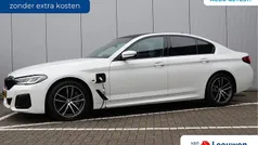 Wit Gebruikt 2022 BMW 545e M Sport Sedan | € 42.795 (Super prijs)