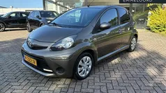 Bruin Gebruikt 2012 Toyota Aygo Hatchback | € 4.950 (Eerlijke prijs)