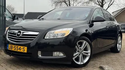 Zwart Gebruikt 2012 Opel Insignia Cosmo Hatchback | € 7.499 (Eerlijke prijs)
