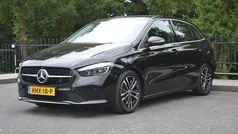 Grijs Gebruikt 2023 Mercedes B180 MPV | € 36.950 (Eerlijke prijs)
