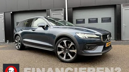 Occasion Volvo V60 CC Pro 252 PK (185 kW) 2021 Blauw Stationwagen