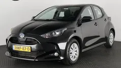 Zwart Gebruikt 2024 Toyota Yaris Active Hatchback | € 24.800 (Eerlijke prijs)
