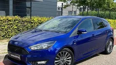 Blauw, metallic lak Gebruikt 2018 Ford Focus ST-Line Hatchback | € 11.995 (Super prijs)
