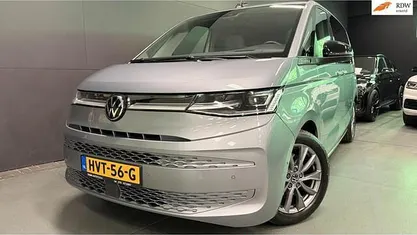 Grijs Occasion 2022 VW Multivan Style Van | € 47.950 (Eerlijke prijs)