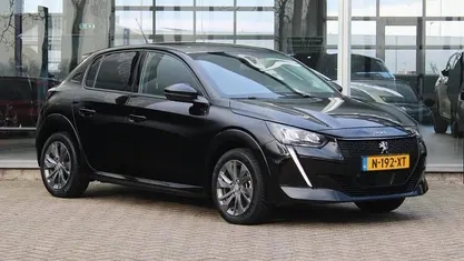 Occasion 2022 Peugeot e-208 Allure Hatchback | € 16.945 (Eerlijke prijs)
