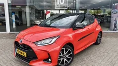 Rood Gebruikt 2022 Toyota Yaris Edition Hatchback | € 22.800 (Eerlijke prijs)