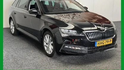 Zwart Gebruikt 2020 Skoda Superb Business Line Stationwagen | € 21.435 (Goede deal)