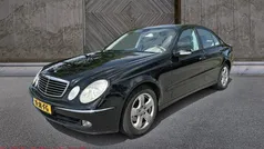Zwart Gebruikt 2002 Mercedes E240 Avantgarde Sedan | € 3.650 (Eerlijke prijs)