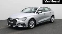 Grijs, metallic lak Gebruikt 2022 Audi A3 Sportback Business Hatchback | € 25.445 (Eerlijke prijs)