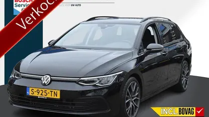 Zwart Occasion 2023 VW Golf VIII Life Stationwagen | € 21.945 (Goede deal)