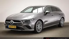 Grijs, metallic lak Gebruikt 2022 Mercedes CLA180 Shooting Brake Premium Stationwagen | € 31.900 (Eerlijke prijs)