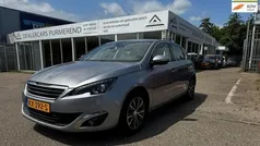 Grijs, metallic lak Gebruikt 2017 Peugeot 308 Allure Hatchback | € 8.750 (Eerlijke prijs)