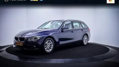 Blauw Gebruikt 2017 BMW 318 Executive Stationwagen | € 12.750 (Goede deal)