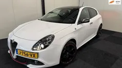 Wit, metallic lak Gebruikt 2017 Alfa Romeo Giulietta Super Hatchback | € 14.940 (Eerlijke prijs)