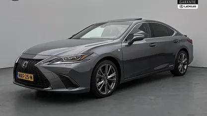 Grijs metallic Gebruikt 2021 Lexus ES300H Sport Line Sedan | € 42.950 (Eerlijke prijs)