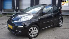 Zwart, metallic lak Gebruikt 2012 Peugeot 107 Active Hatchback | € 3.695 (Eerlijke prijs)