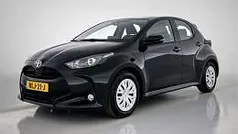 Zwart Gebruikt 2024 Toyota Yaris Active Hatchback | € 22.445 (Eerlijke prijs)