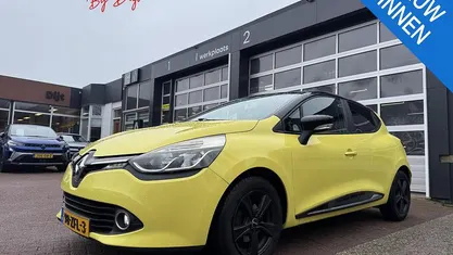 Geel Occasion 2013 Renault Clio IV Expression Hatchback | € 7.490 (Eerlijke prijs)