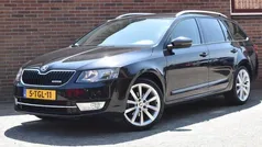 Zwart, metallic lak Gebruikt 2014 Skoda Octavia Business Line Stationwagen | € 8.949 (Eerlijke prijs)