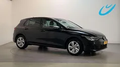Zwart Gebruikt 2021 VW Golf VIII Life Hatchback | € 16.750 (Eerlijke prijs)