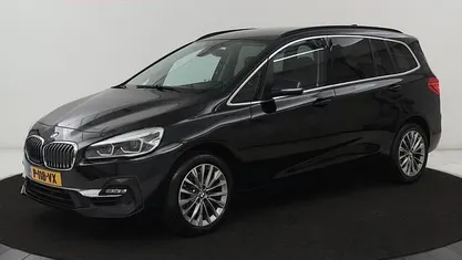 Zwart Occasion 2022 BMW 216 Luxury Line Stationwagen | € 15.900 (Goede deal)